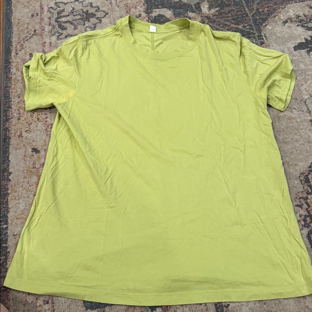 SOLD! Women’s Lululemon tshirt, size 6